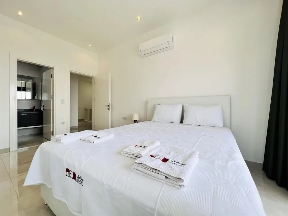 Villa With Private Pool and Terrace in Alanya