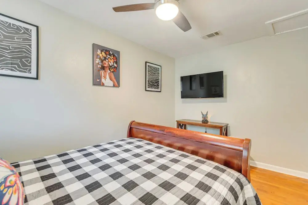 1 Mi to Dtwn: Home w/ Furnished Patio in Pensacola