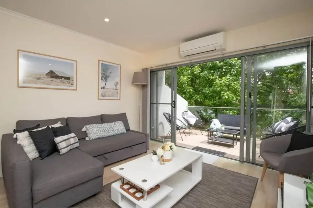 Generous 2-bed Townhouse With A Private Balcony