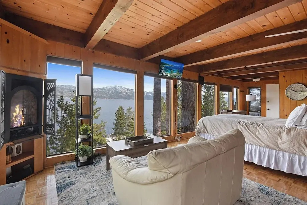 Stunning Views at Stargazer Lakefront Studio!