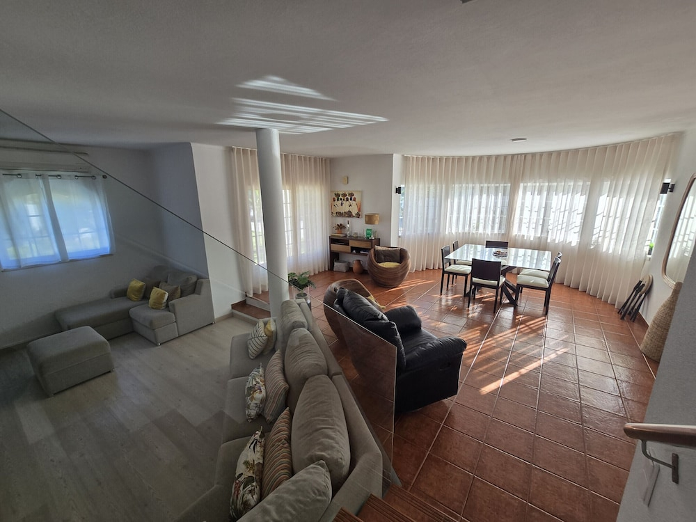 Sesimbra Stylish Villa by Homing