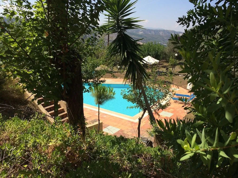 iriJoanna Holiday Plaza