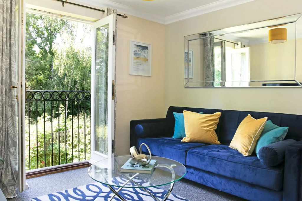 3 Bedroom Apartment, Medbourne MK, Free Parking & Fast WiFi, 65 Inch Smart TV
