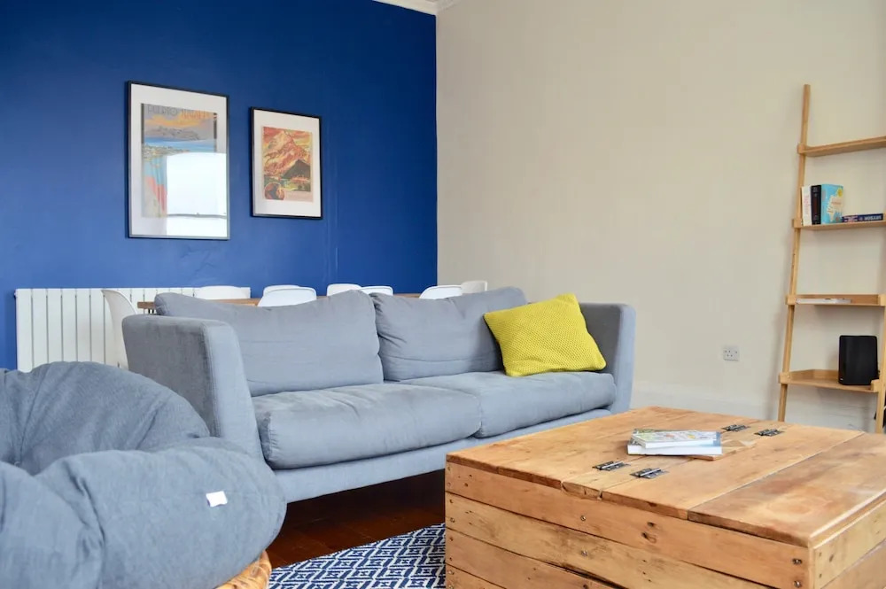 Stylish 2 Bedroom Apartment In Great Location