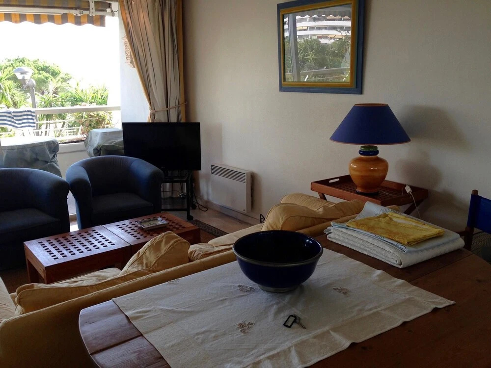 Apartment With 2 Bedrooms in Villeneuve-loubet, With Wonderful sea Vie
