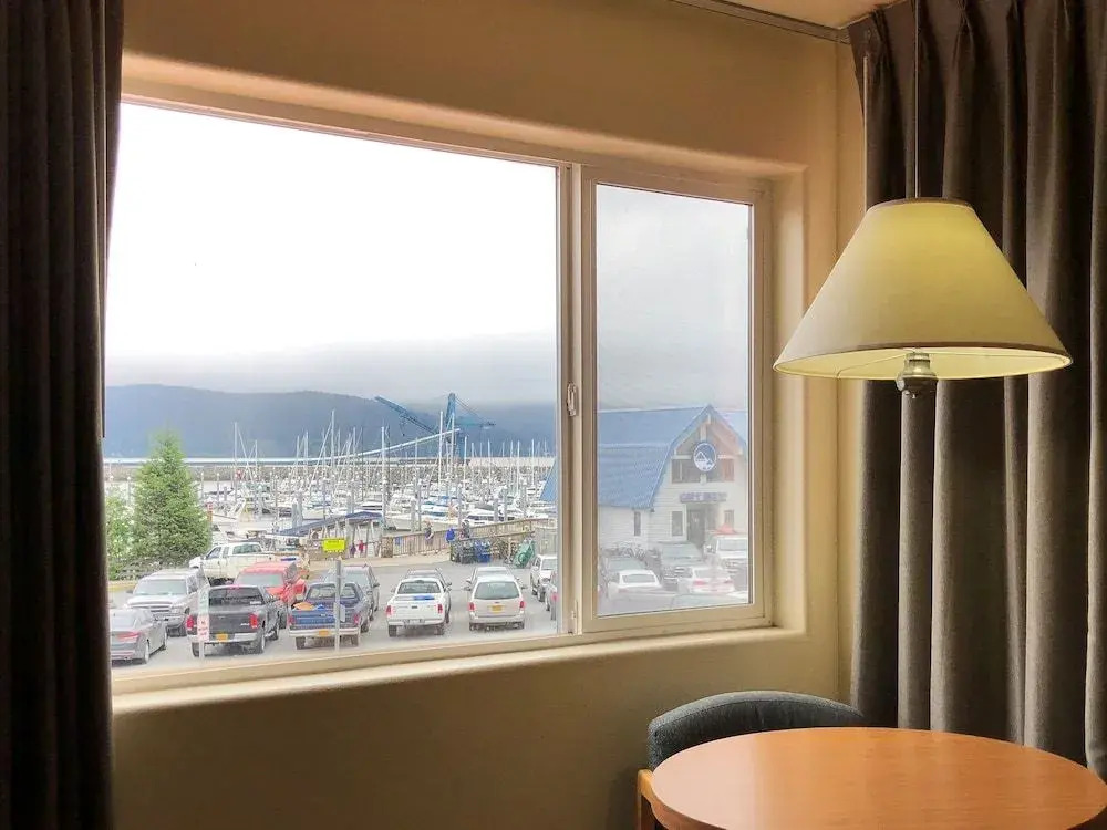 Breeze Inn Hotel & Motel