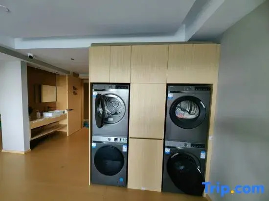 Wannaxiayuan Hotel (Guanshanhu Yue Shanhu Park Subway Station)