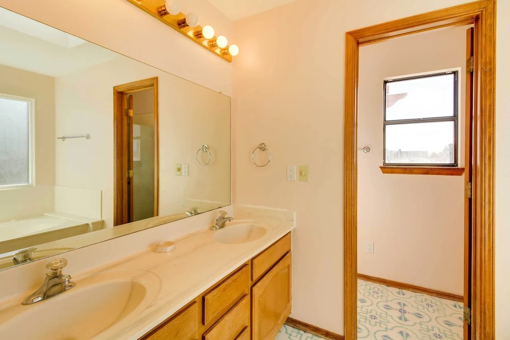 Albuquerque Home w/ Spacious Yard & Fire Pit!