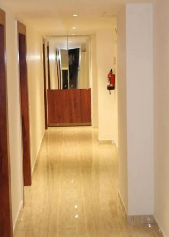 Red Crown Hotel