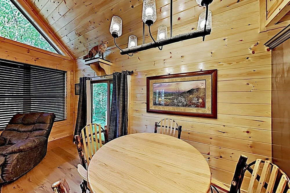 New Listing! All-suite - 1.5 Acres & Hot Tub 2 Bedroom Home