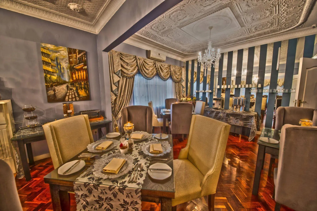 Dersley Manor