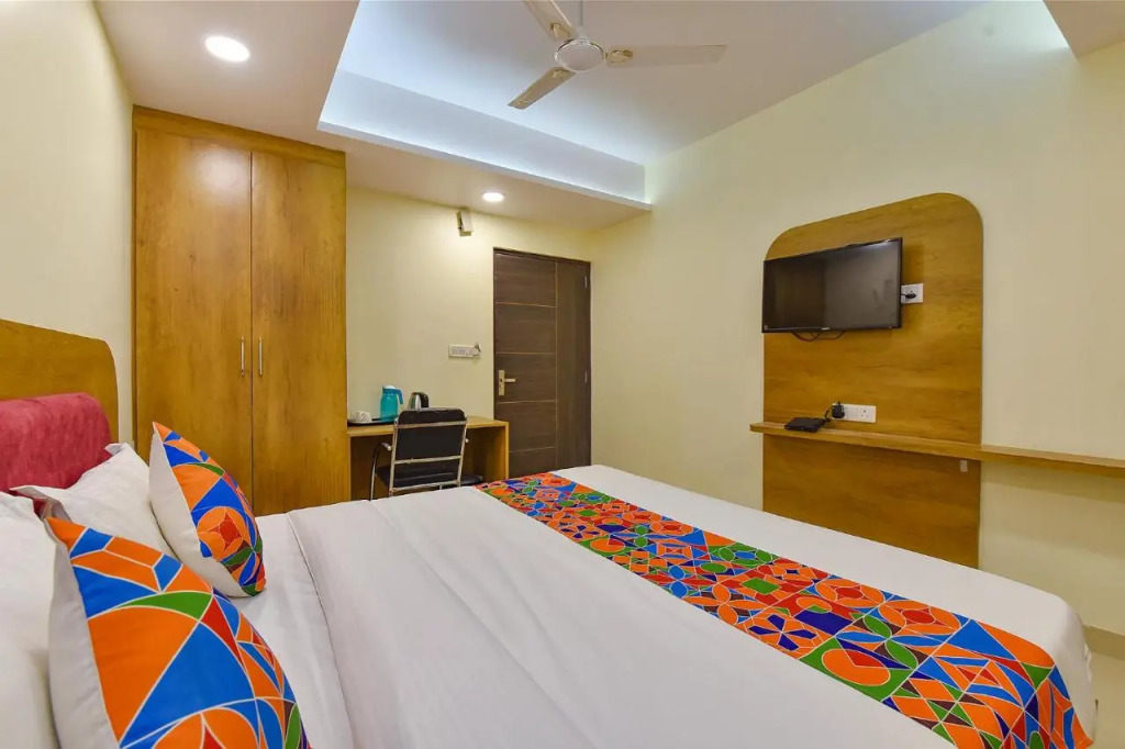 FabHotel Pink City - World Trade Park