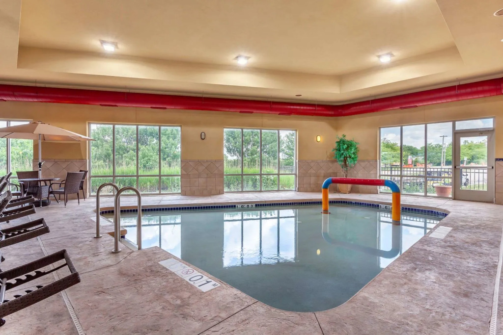 Holiday Inn Express & Suites Milwaukee NW - Park Place by IHG