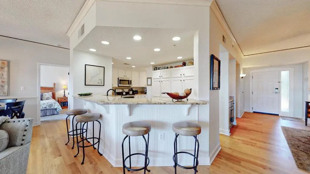 5108 Hampton Place South