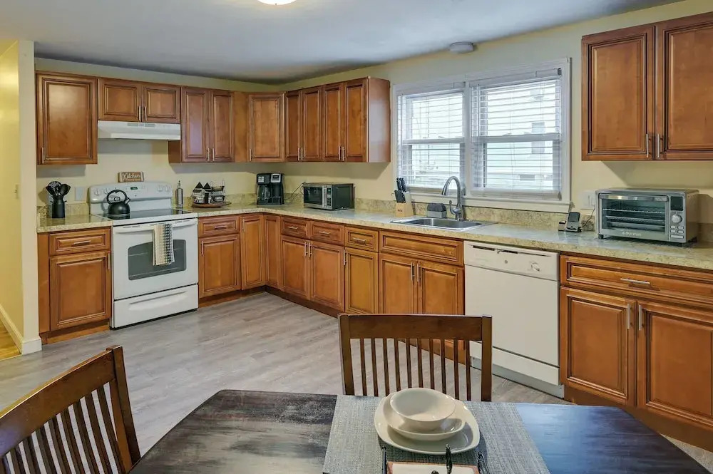 Boston Duplex w/ Foosball Table: 11 Mi to Downtown