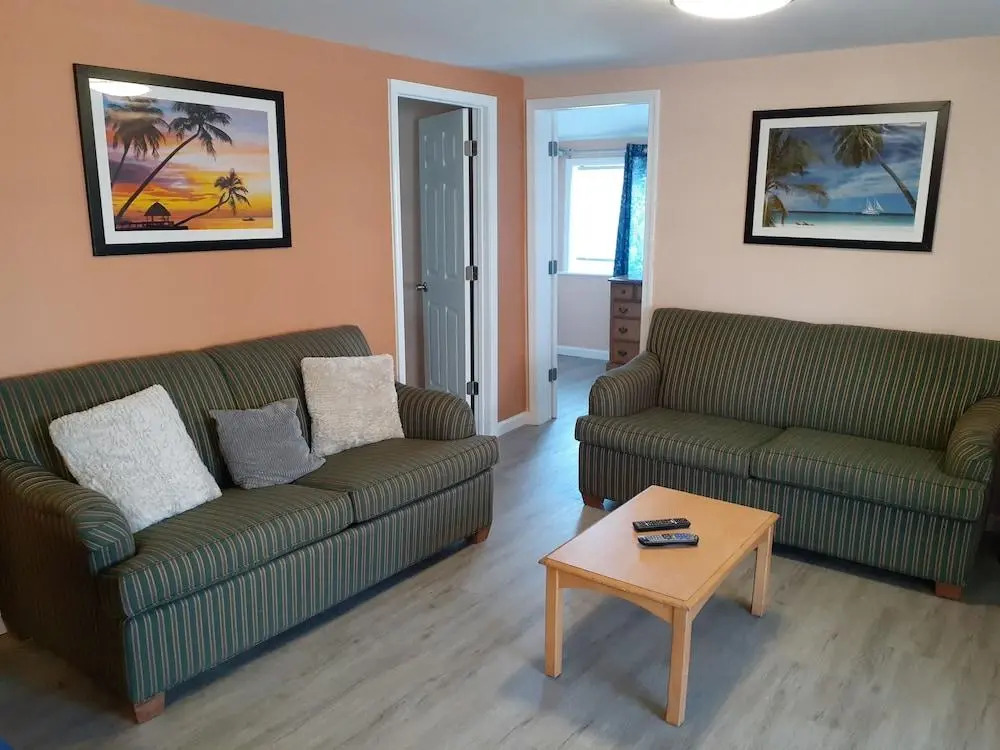 Atlantic Breeze Motel & Apartments