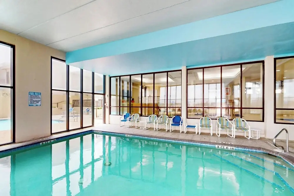 3BR Gulf View Pentouse w/ Pool - Steps to Shore