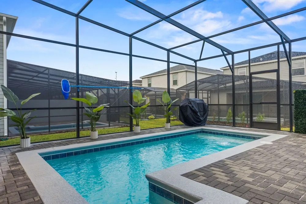 BRAND New 5 bed Villa in Windsor Cay