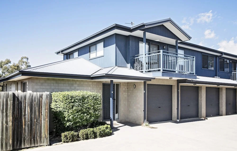 Silvertrees 5 - Central 3BR Townhouse l Lake Views l Spa l BBQ l WiFi