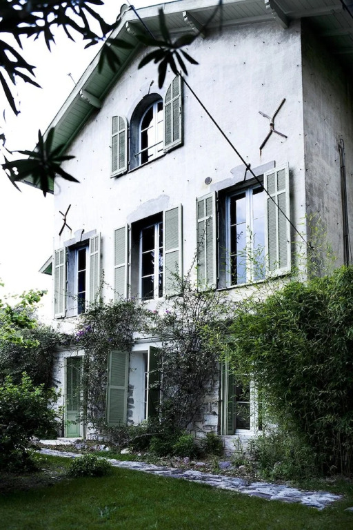 Fashionable House Flat with Garden