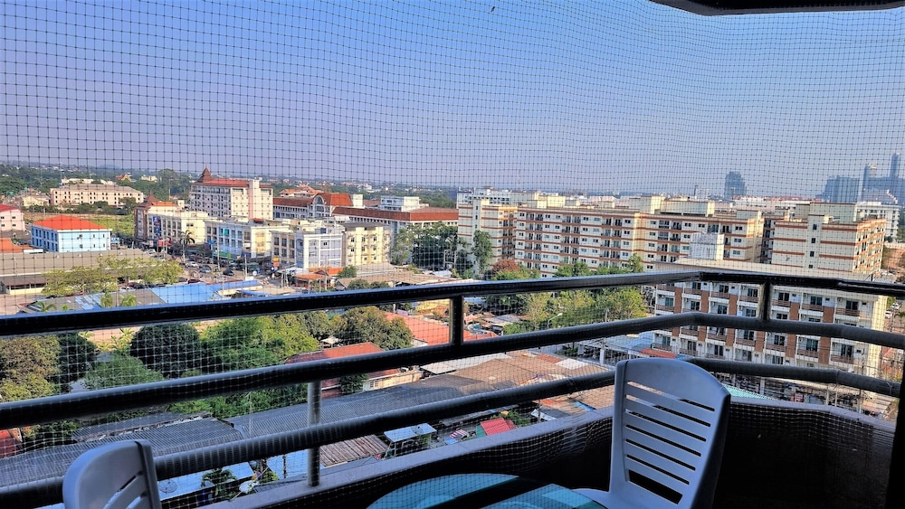Spacious 2-bedroom Family Condo With Pool View 10th Floor, Angket Hip Residenc