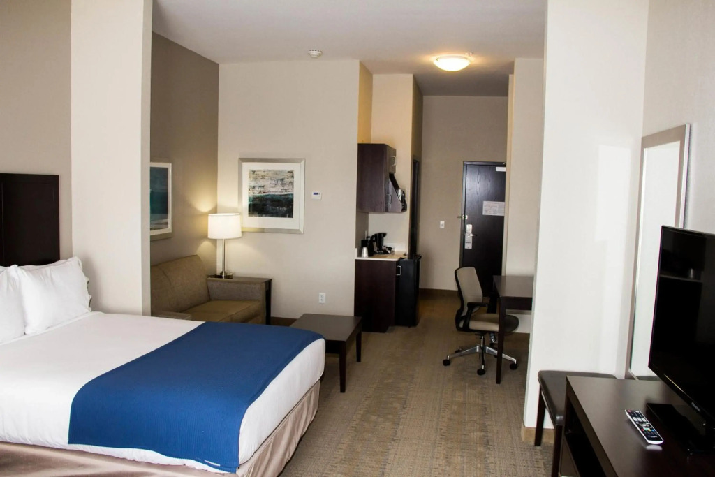 Holiday Inn Express and Suites Sikeston by IHG