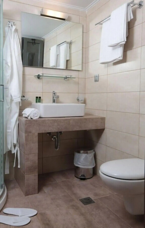 Meni Apartments