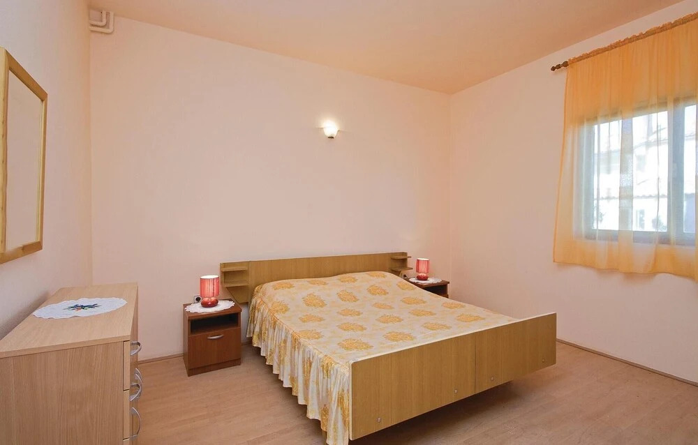 Stunning Home in Liznjan With Wifi and 2 Bedrooms