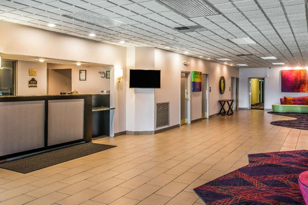 Quality Inn and Suites Livonia