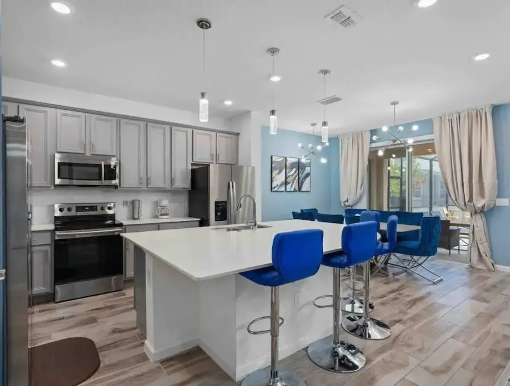 Super Blue- Sleeps 24 w Pool Movie Loft