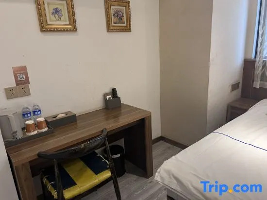 Ruo Bi Lin Hotel（Shanghai Lujiazui Century Avenue Metro Station Hotel）