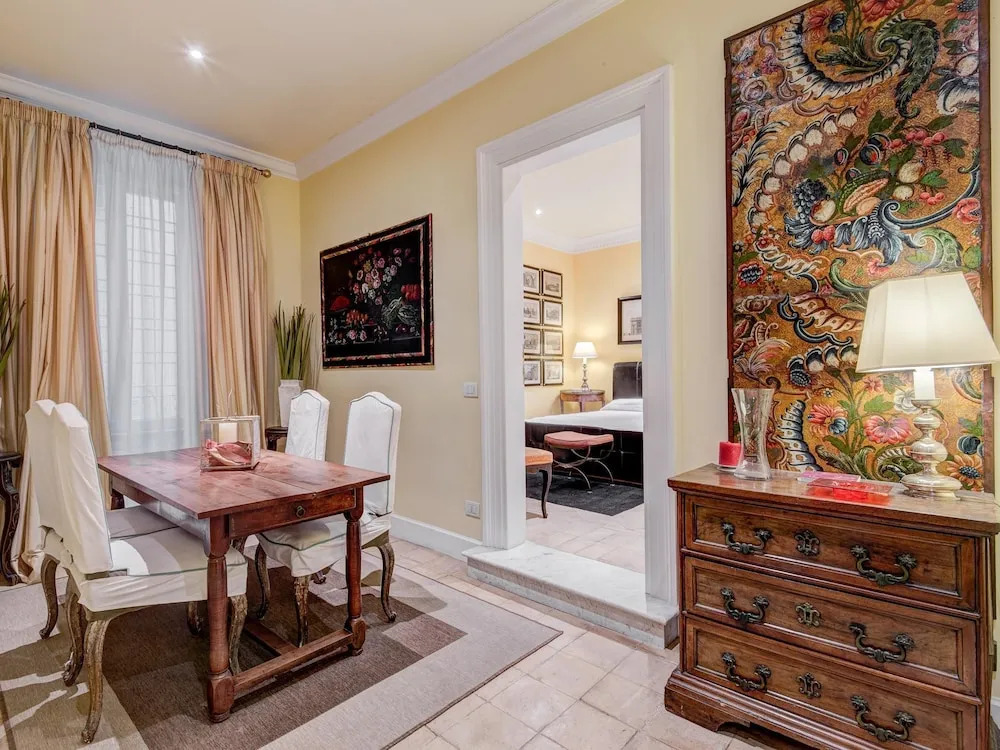 RSH Augustus Luxury Apartment