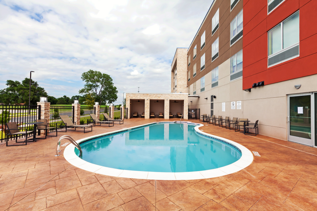 Holiday Inn Express & Suites Tulsa South - Woodland Hills by IHG
