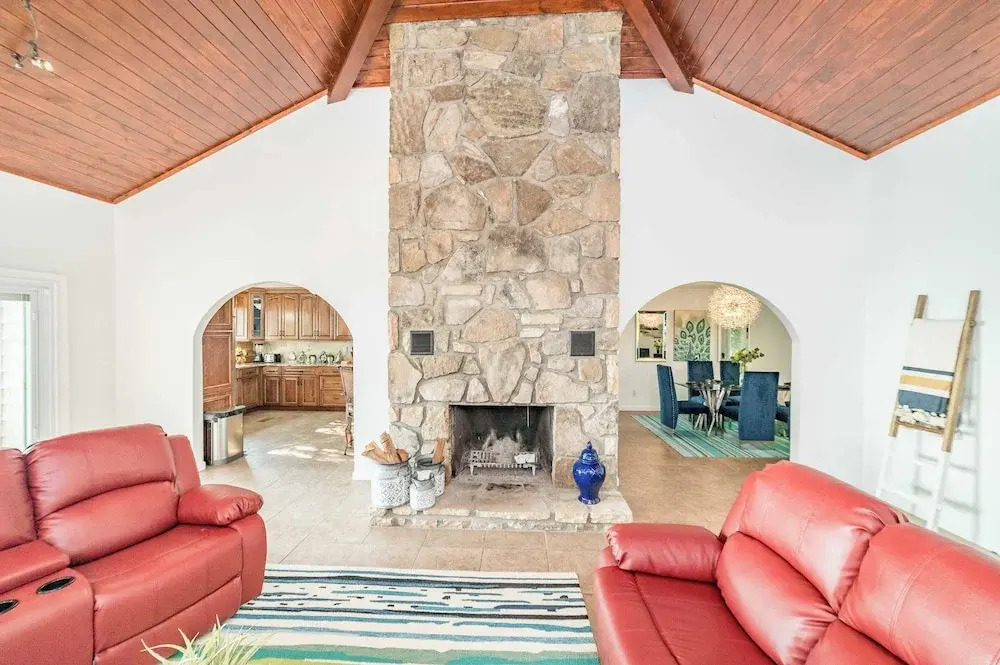 Panorama by Avantstay Unparalleled Views, Deck w/ Hottub, Game Room Pool Table