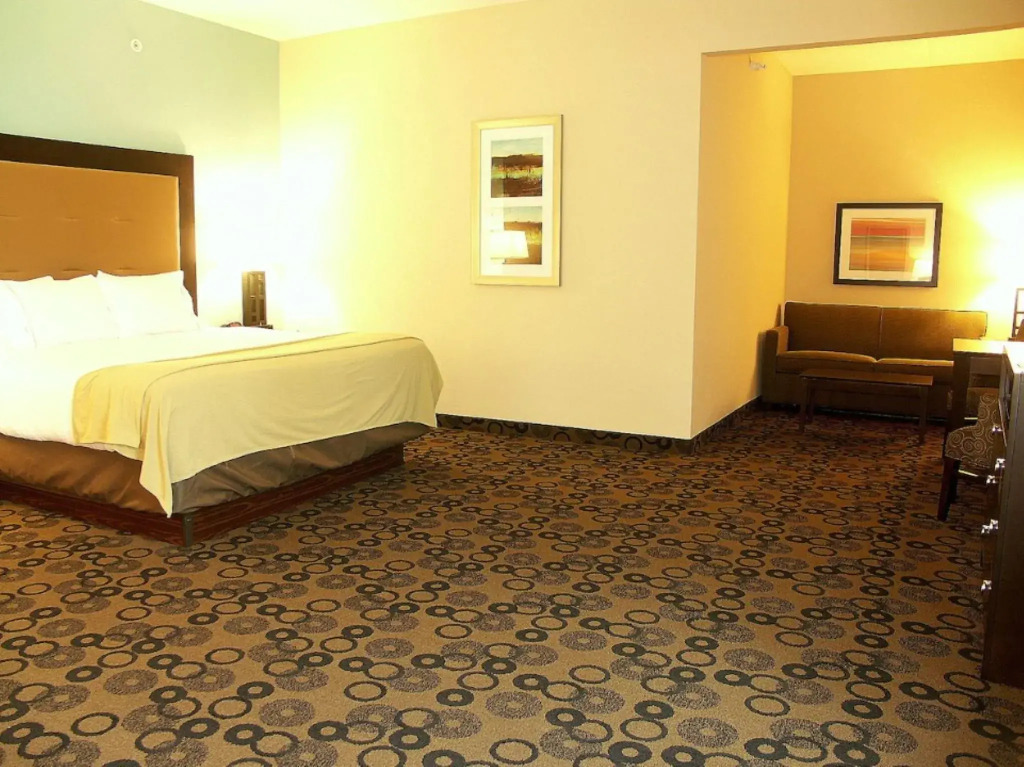 Holiday Inn Express & Suites - Cleveland Northwest by IHG