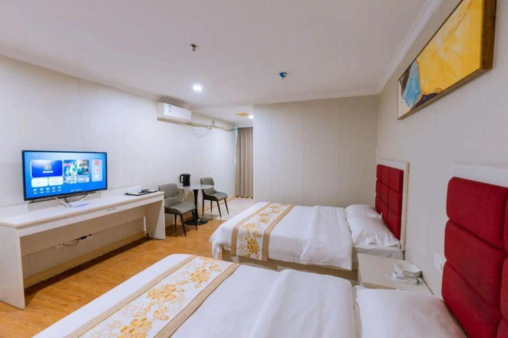 Dongsheng Business Hotel (Guangzhou North Railway Station Huadu Plaza)