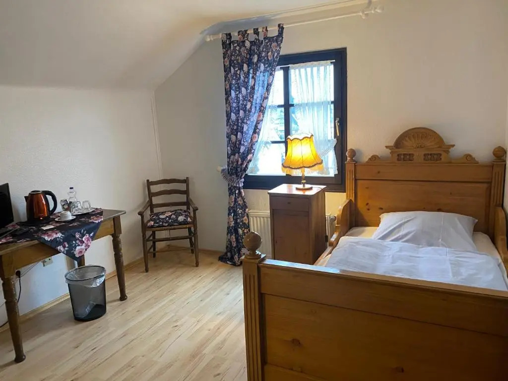 Hotel zur Post Dabringhausen - Quiet Business Hotel near Cologne and Dusseldorf Trade Fairs