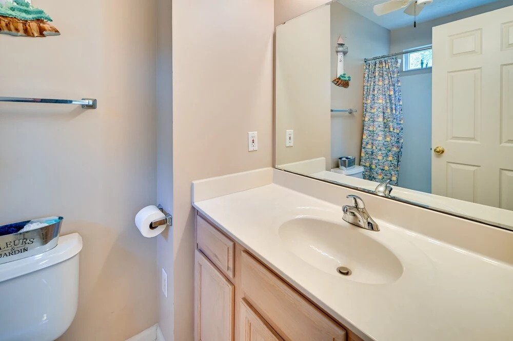 Walk to Ocean: Family Home in Surfside Beach