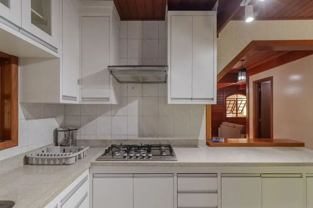 Casa com Lareira e 3 su tes no Parque das Fontes