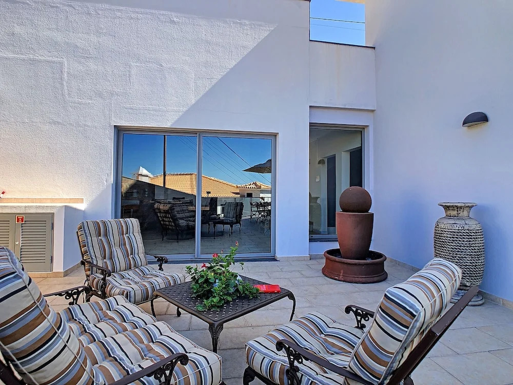 Villa Moniz by LovelyStay