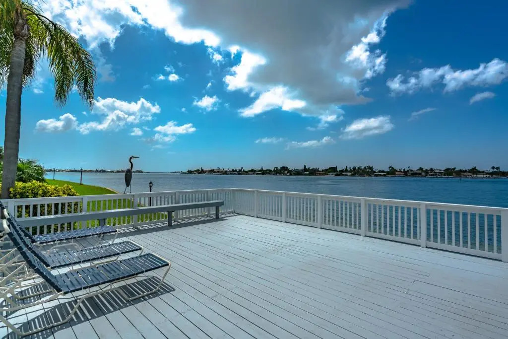 Bahia Vista 9-521 by Distinctive Beach Rentals