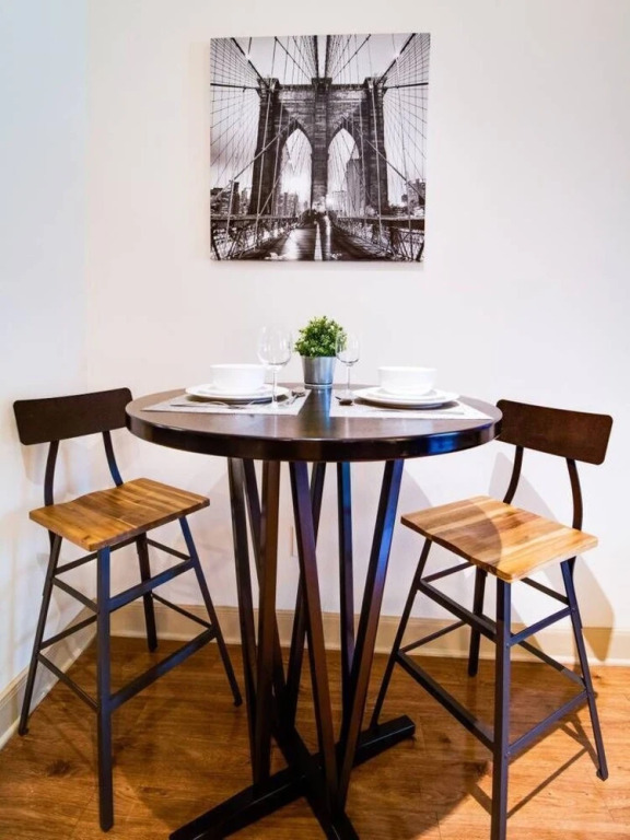 Relaxing & Stylish Home Parking Very Safe Area