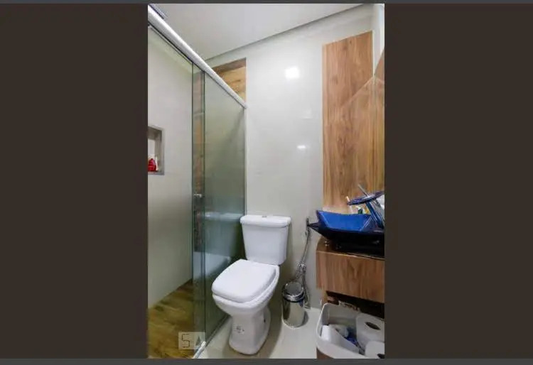 Caso com piscina, há 900 metros do Iguatemi shopping