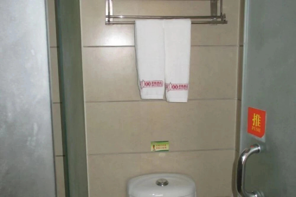 Yiyang City 100 Hotel
