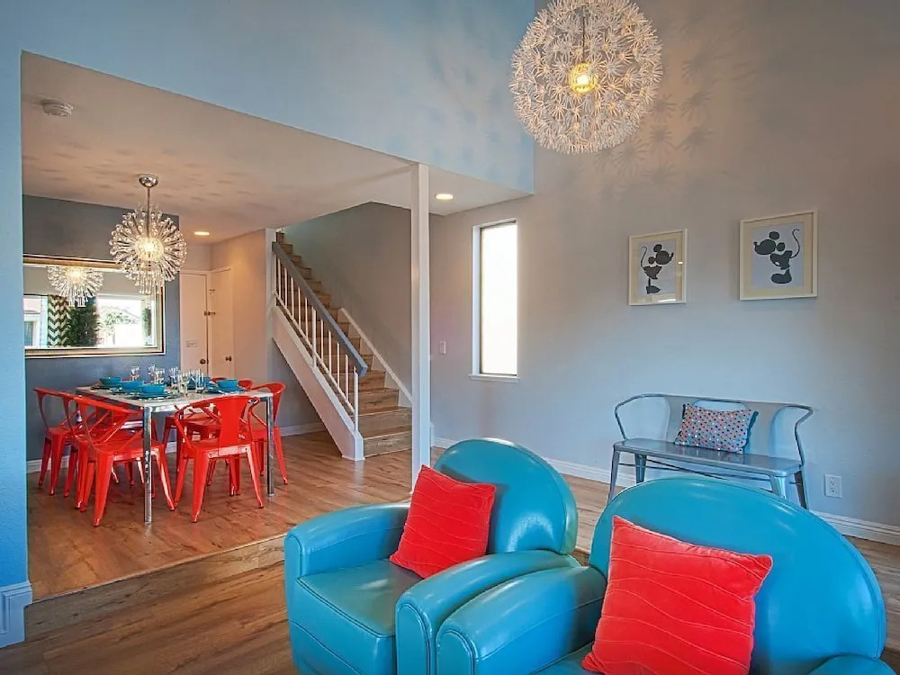 Suite Escapes 7 3 Bedrooms 2.5 Bathrooms Condo