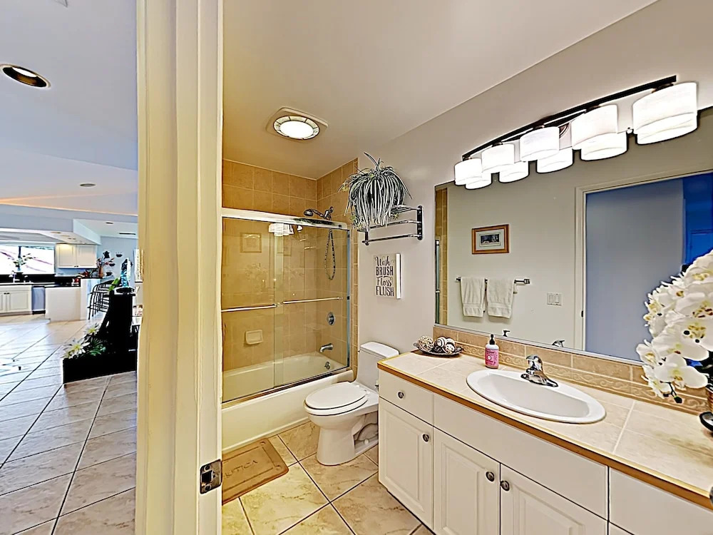 New Listing! Kona Sunset Hale W/ Ocean Views 3 Bedroom Home