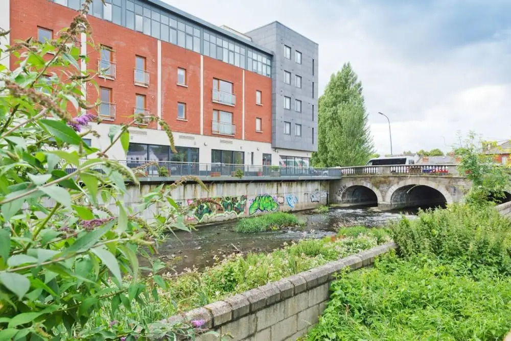 2 Bedroom Riverside Apartment
