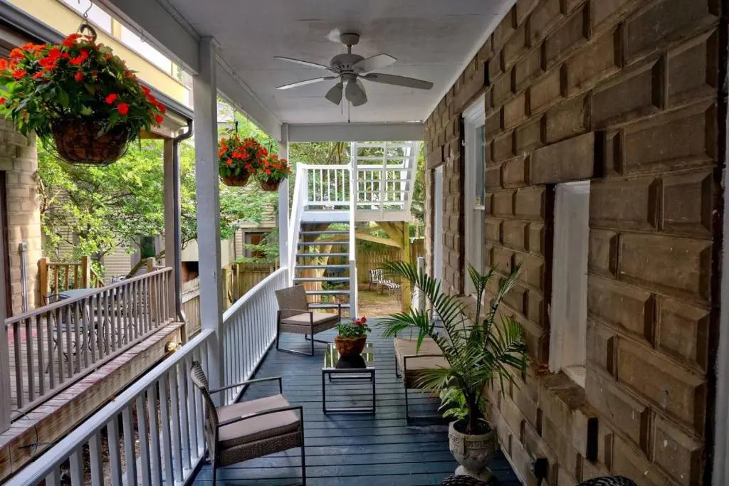 Beautiful 6 Bed, 5 Bath Historic Savannah Home