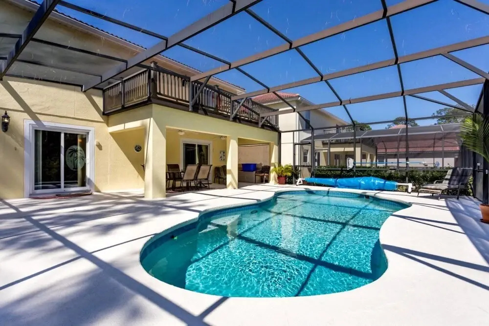 Amazing Modern 5 bed Villa With South Facing Pool Overlooking Conservation and Woodland