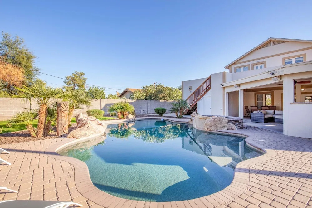 8140 E Pine - 6 Br Home